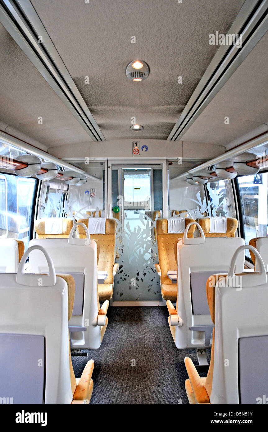 Intérieur de TER train première classe Clermont-Ferrand France Banque D'Images