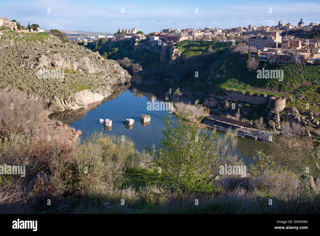Toledo - vallée de la rivière Tajo en vertu de la ville Banque D'Images