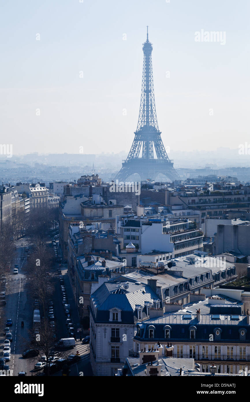 Possibilités d'Iéna et la tour Eiffel à Paris en arrière-plan Banque D'Images