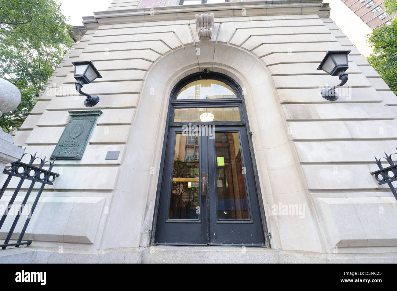 Le parc Seward Branch Library dans le Lower East Side de Manhattan a ouvert ses portes en 1909, un don de l'industriel Andrew Carnegie. Banque D'Images