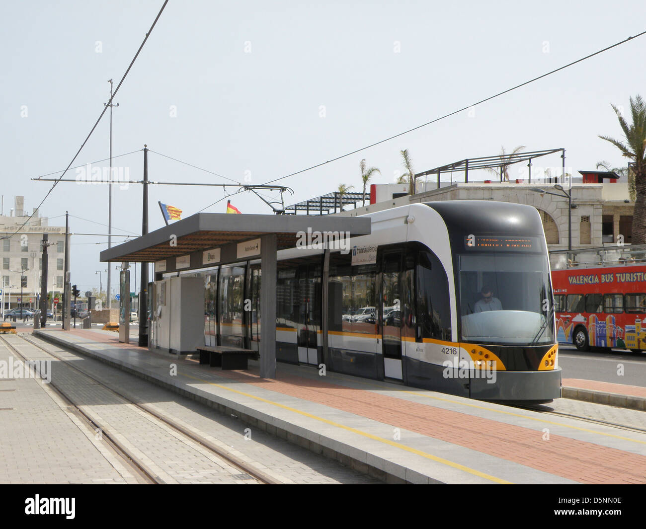 Tramway, tram, Valencia, Espagne, ferroviaire, transport, plate-forme, voyager, ville, urbain, moderne, l'électricité, de la Méditerranée Banque D'Images