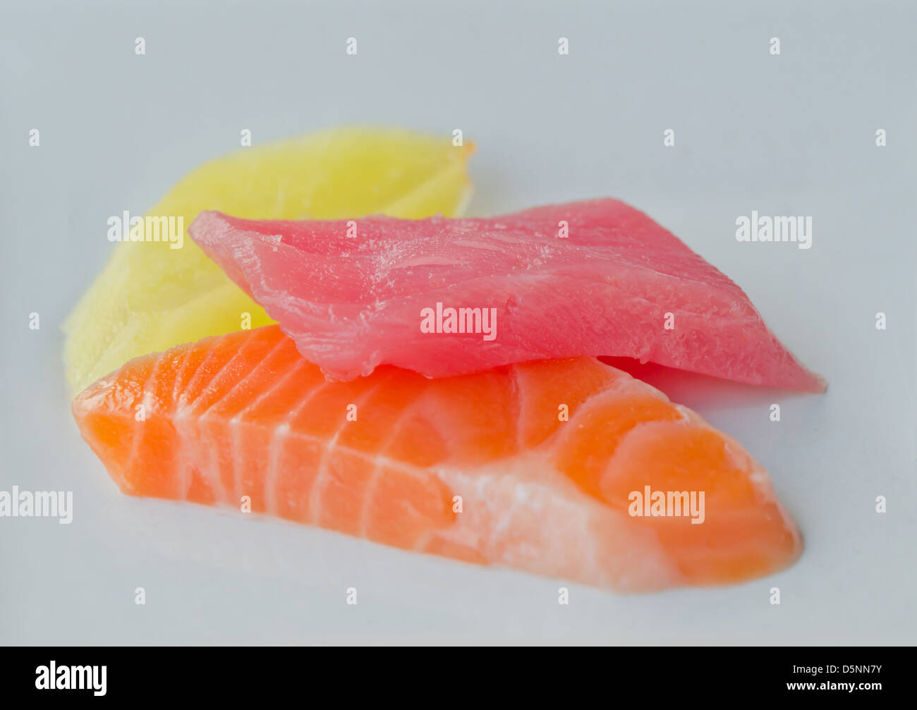 Sashimi et légumes marinés . La cuisine japonaise Banque D'Images