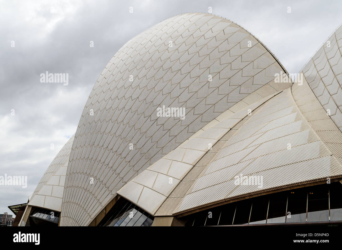 Le fameux 'sails' ou 'shells' qui forment le toit du majestueux Opéra de Sydney Banque D'Images