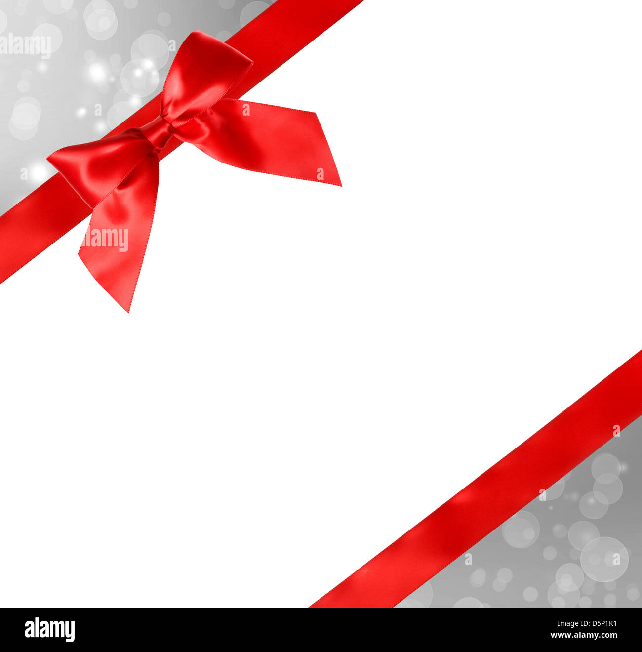 Arc rouge et argent avec ruban Abstract Lights et Fond blanc Banque D'Images