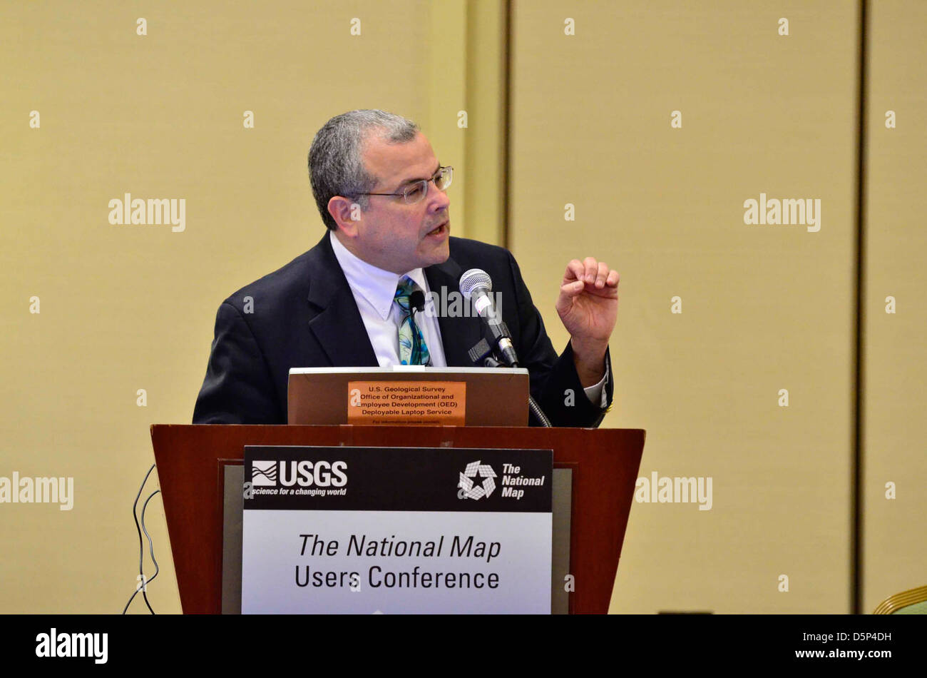 Cette image présente une carte de la conférence avec des présentations liées au canotage, aux Salish de la côte et à la qualité de l'eau. La carte présente des pistes et des sessions mettant en évidence des sujets environnementaux importants pour l'USGS. Banque D'Images