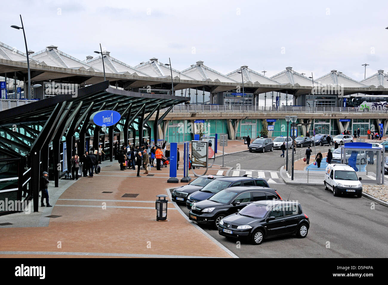 Le terminal 1 de l'aéroport international Saint-Exupéry Satolas Lyon France  Photo Stock - Alamy
