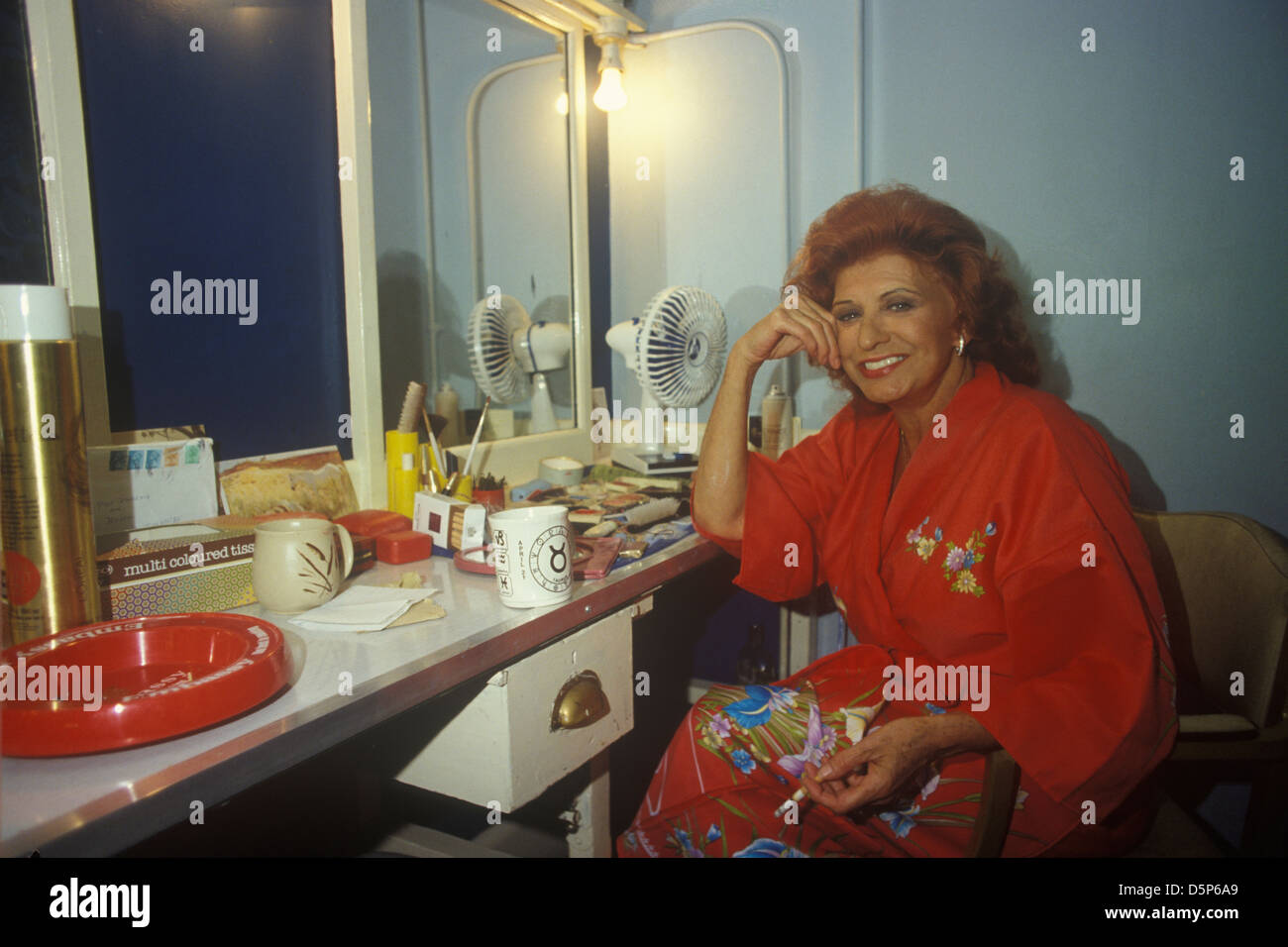 Pat Phoenix, actrice de Coronation Street qui jouait Elsie Tanner. Elle fait une 'saison estivale' à Bournmouth, en Angleterre. Fin des années 1980 ou début des années 1990 HOMER SYKES Banque D'Images