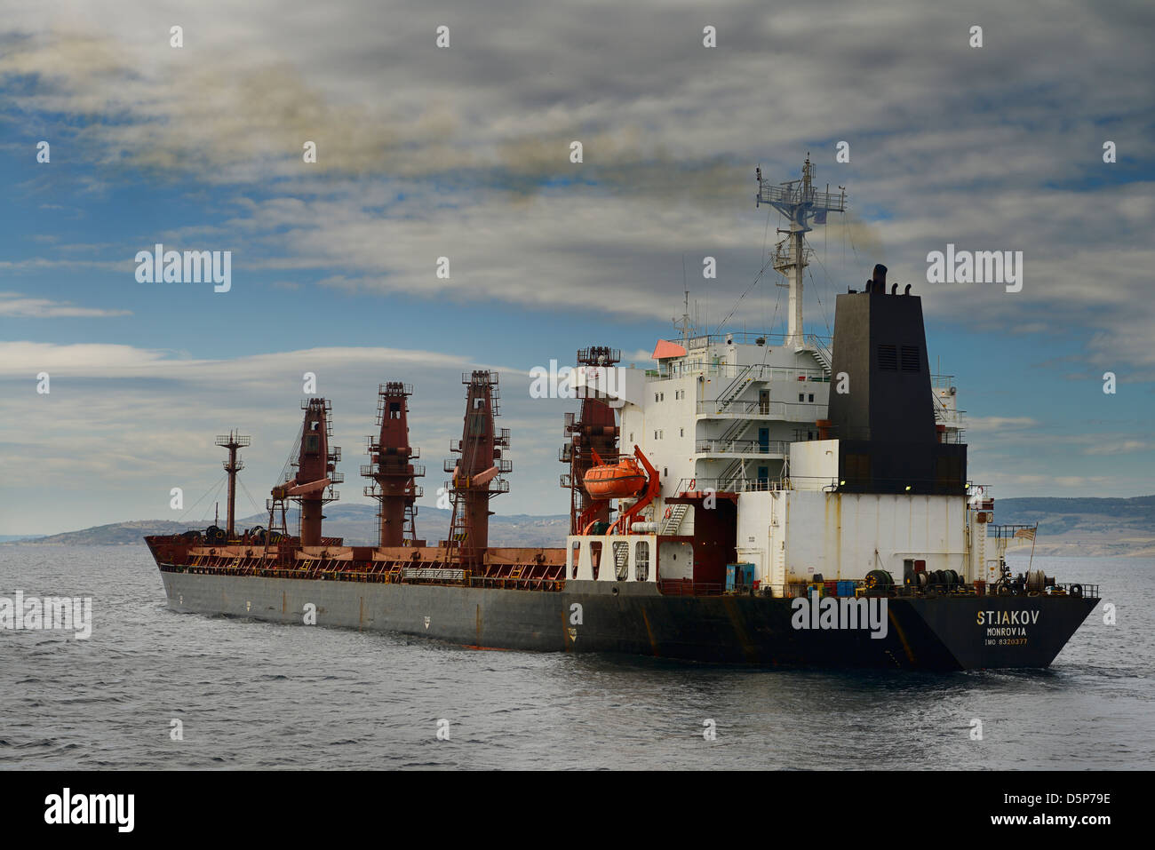 Monrovia vraquier navire dans les Dardanelles Turquie en direction de la mer Égée Banque D'Images