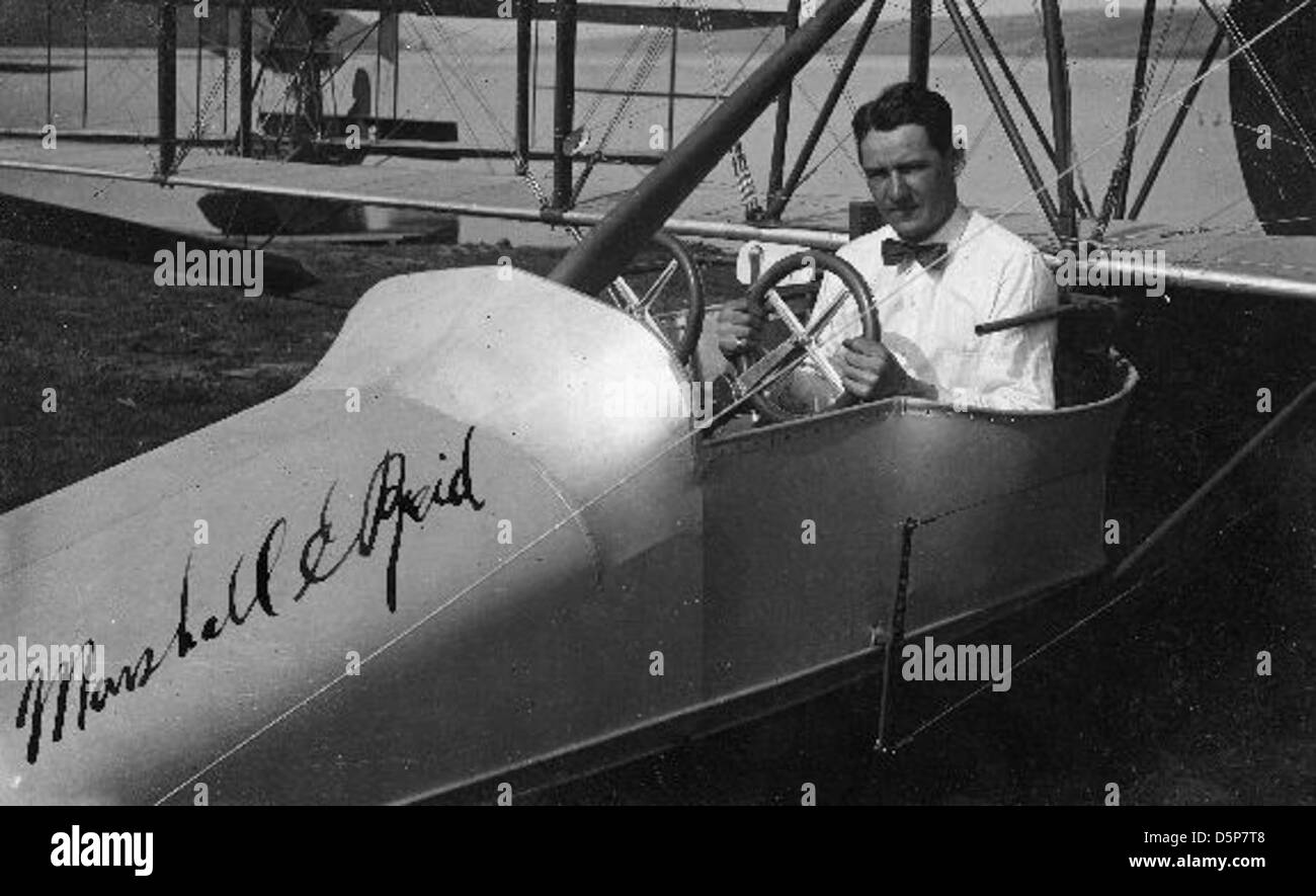 L'AL14-A 037, un biplan et hydravion, a été conçu par Marshall E. Reid. Cet avion unique, lié aux premiers développements de vol, a servi d'exemple crucial de la progression de l'aviation au début du XXe siècle, avec des contributions notables à la fois à l'aviation militaire et civile. Banque D'Images
