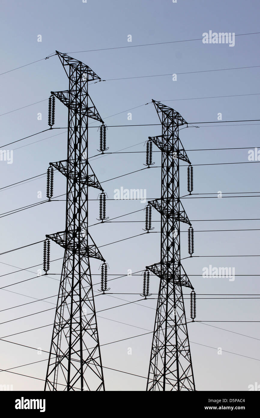 Pylônes à haute tension. Banque D'Images