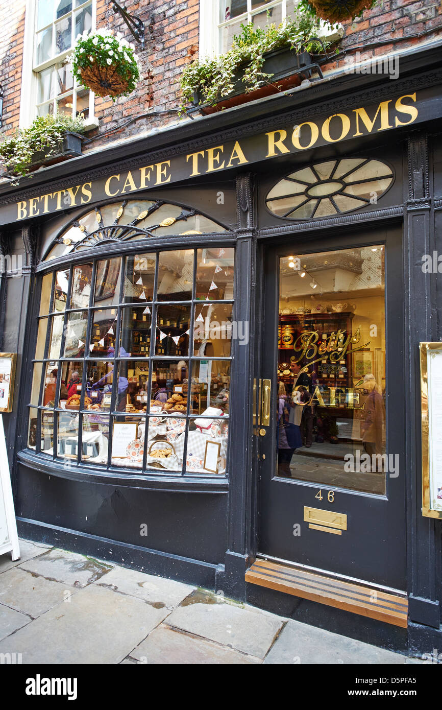 Salons de thé Bettys Cafe York Yorkshire UK Stonegate Banque D'Images