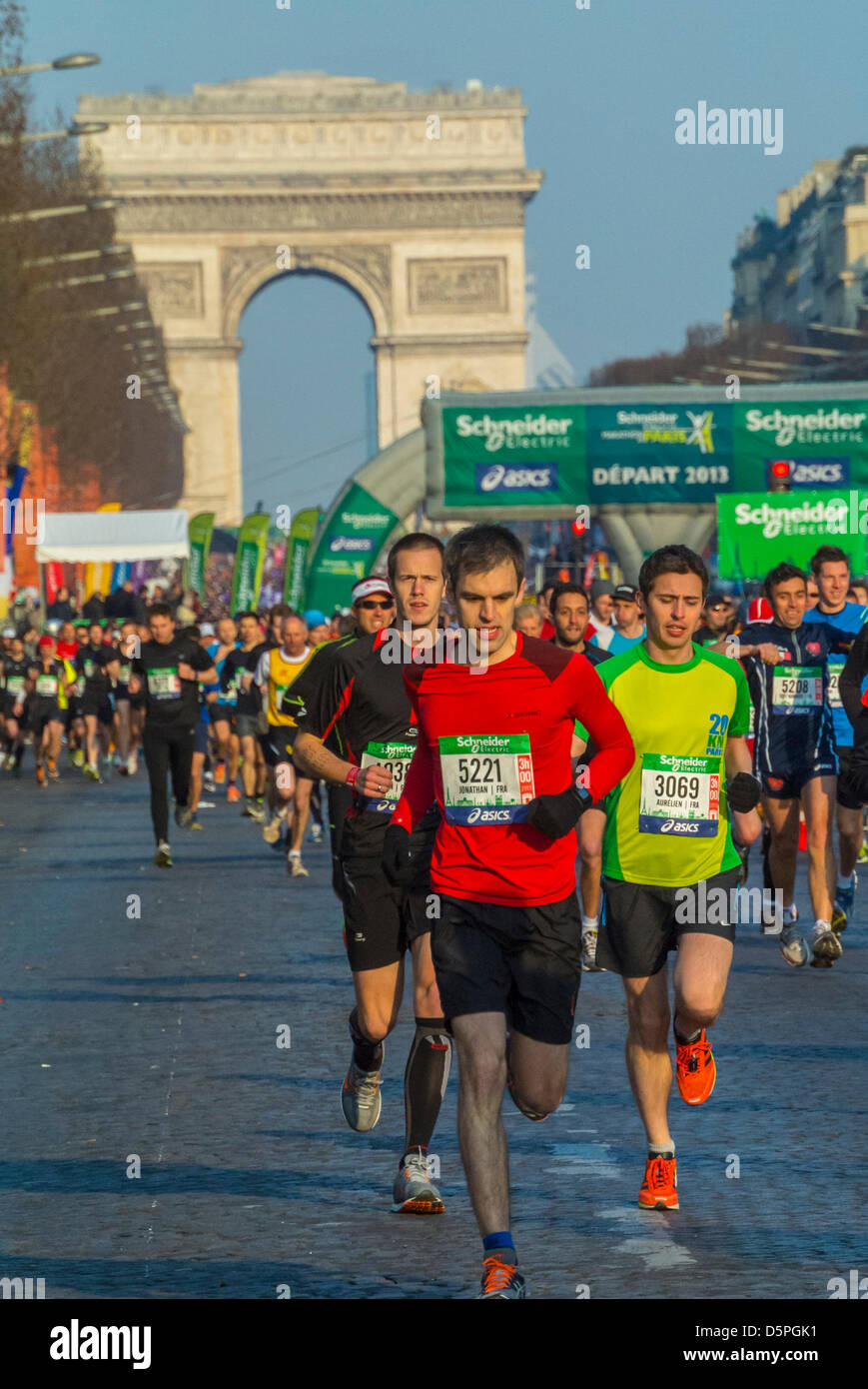 Paris Marathon Crowd Scene Men Banque D Image Et Photos Alamy