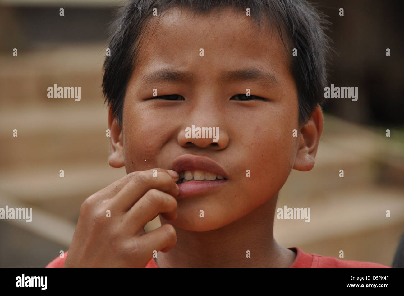 Portrait d'un jeune garçon au Laos Banque D'Images