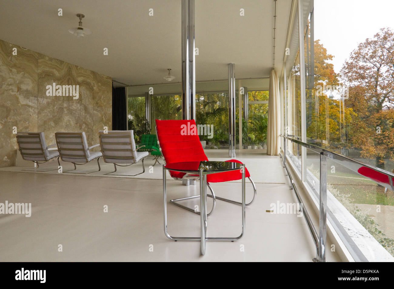 Villa Tugendhat Mies van der Rohe chaise rouge Banque D'Images