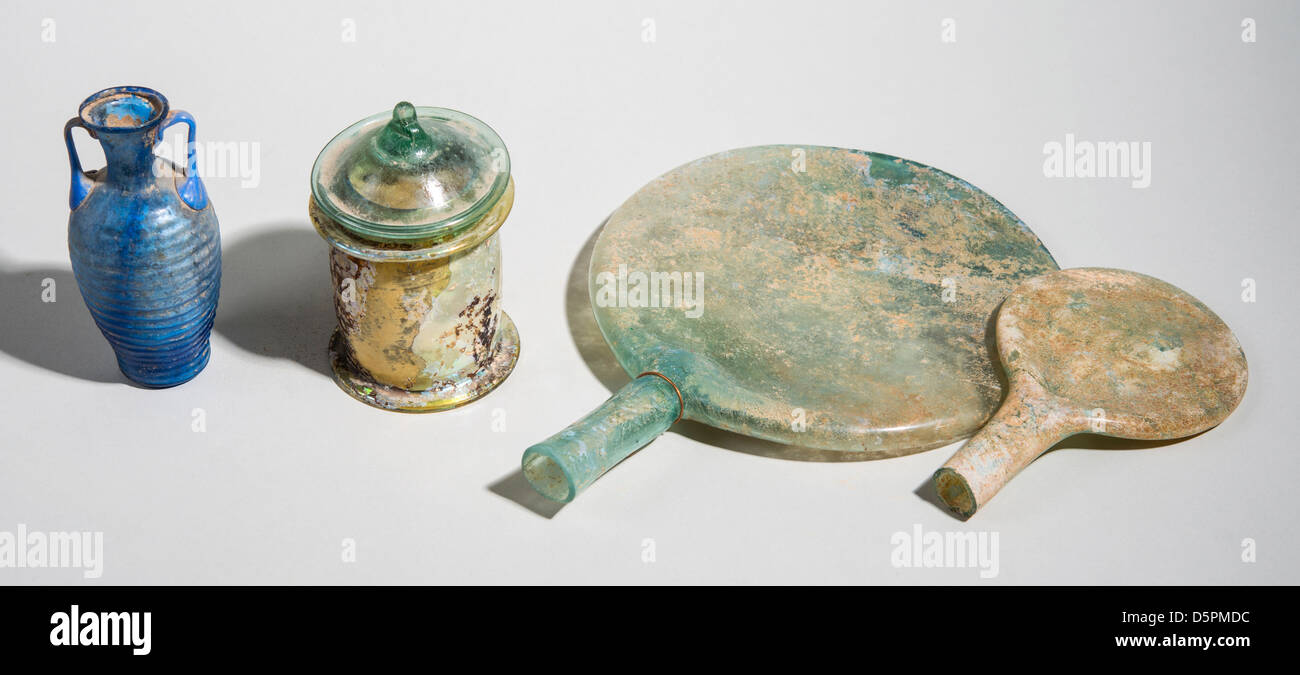 Des récipients en verre translucide période romaine 1er siècle de notre ère Banque D'Images