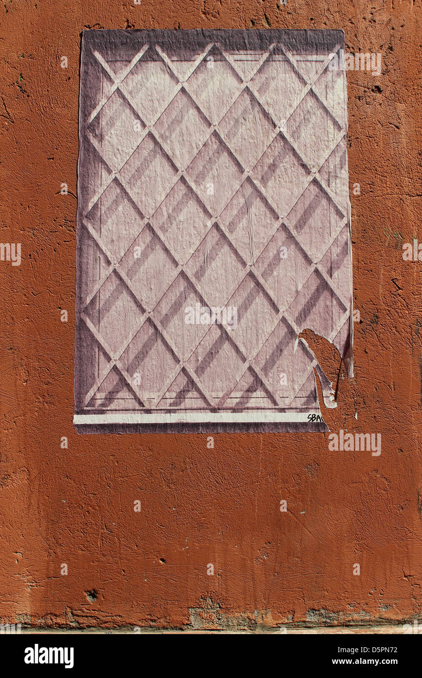 Affiche la fenêtre de faux graffiti sur le mur de Rome dans une rue publique Banque D'Images