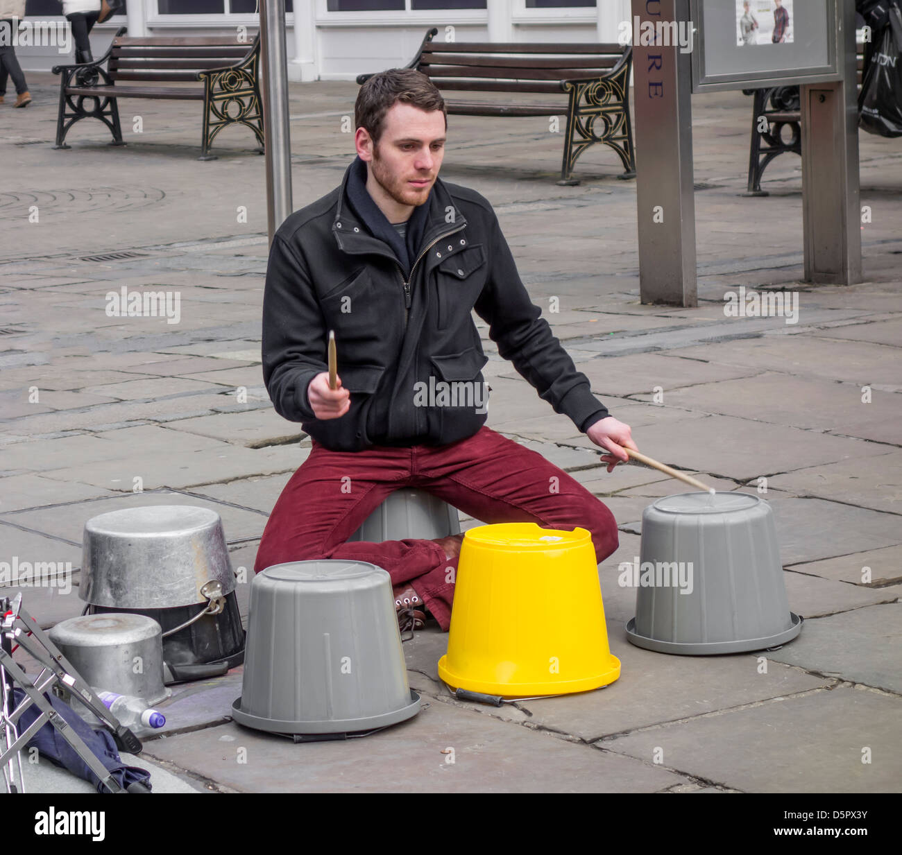 Busker batteur iDrum Street Artiste Batterie Banque D'Images