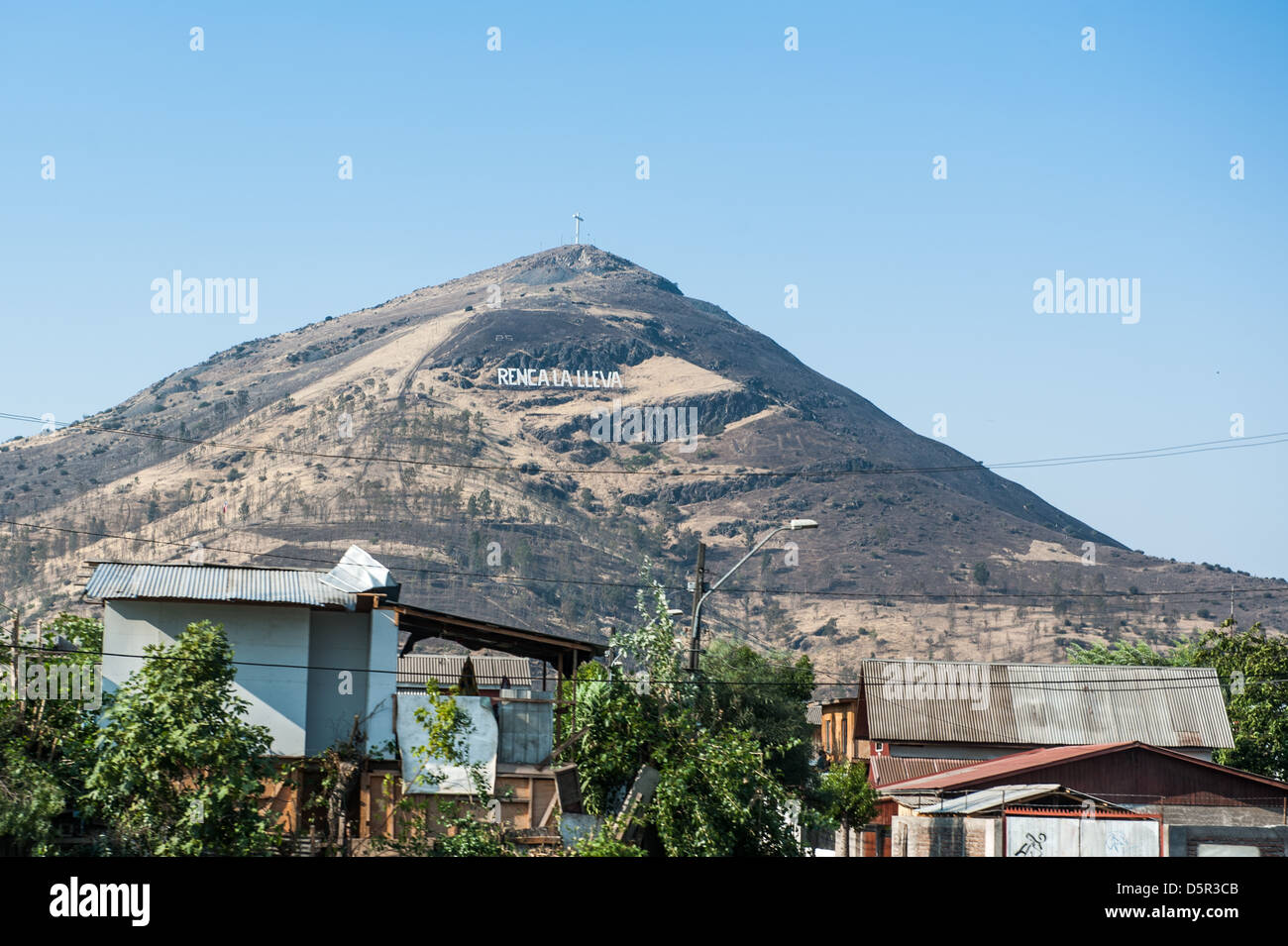 Renca La Lleva signe sur la montagne à Santiago du Chili Banque D'Images