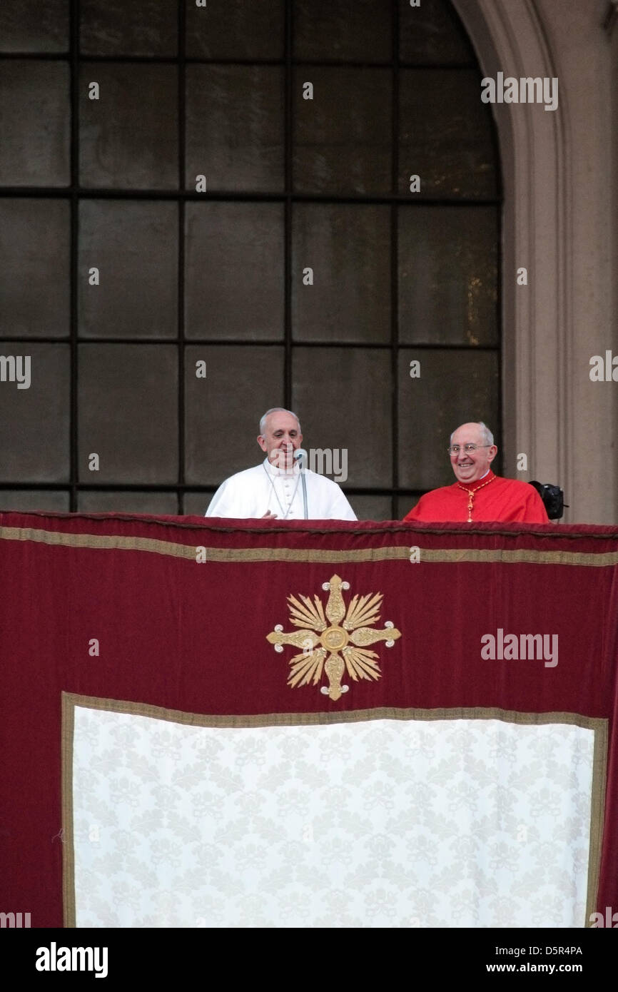 Rome, Italie. 7 avril 2013. Le pape François I au cours de la cérémonie d'établissement dans Archbasilica Saint-Jean de Latran. Après la messe, le Pape est apparu à la chapelle centrale. Credit : Mattia Dantonio / Alamy Live News Banque D'Images