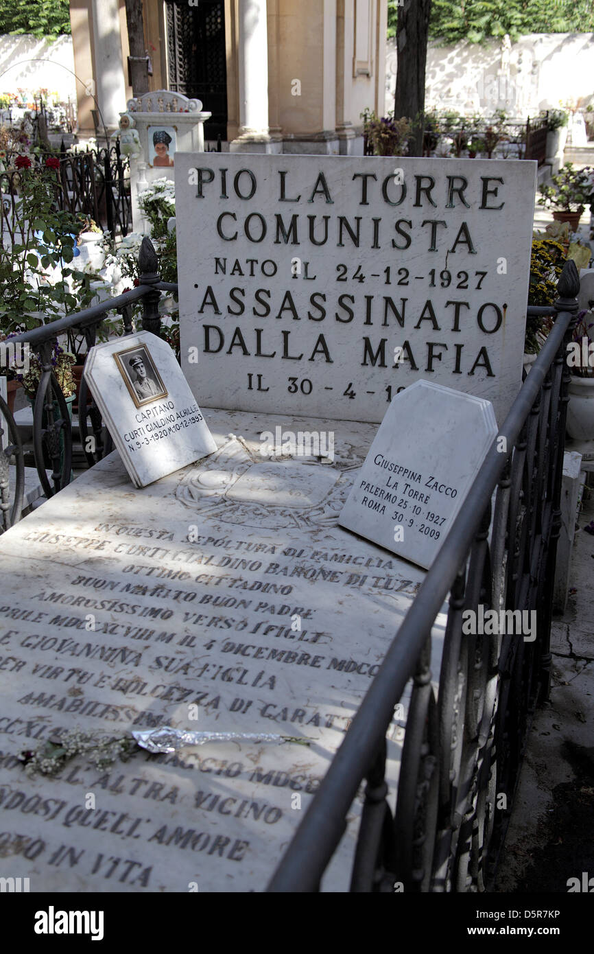 Tombe de Pio La Torre dans le cimetière des Capucins à Palerme, Sicile Banque D'Images