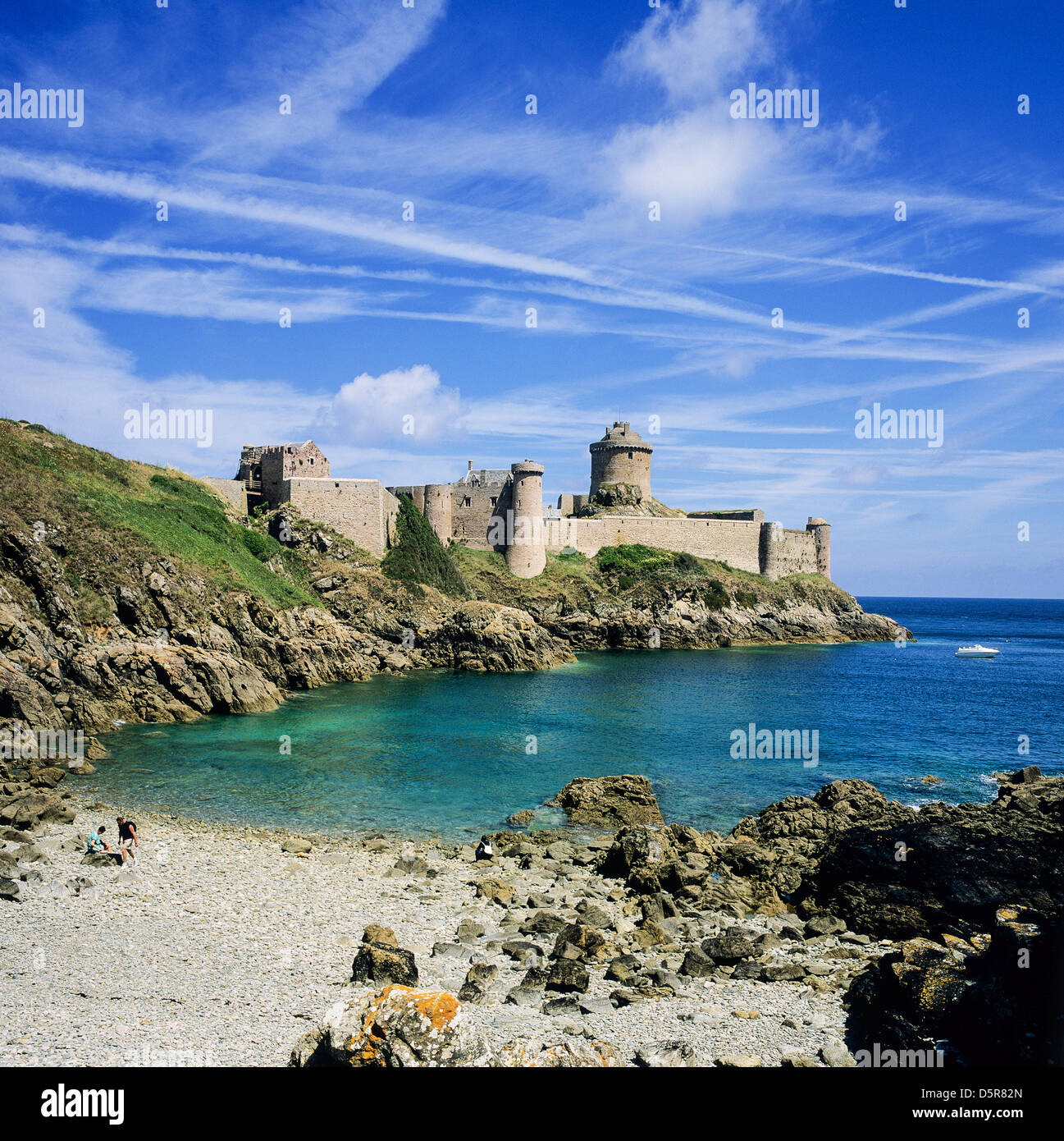 "Fort La Latte" Château 13ème siècle et cove Bretagne France Banque D'Images