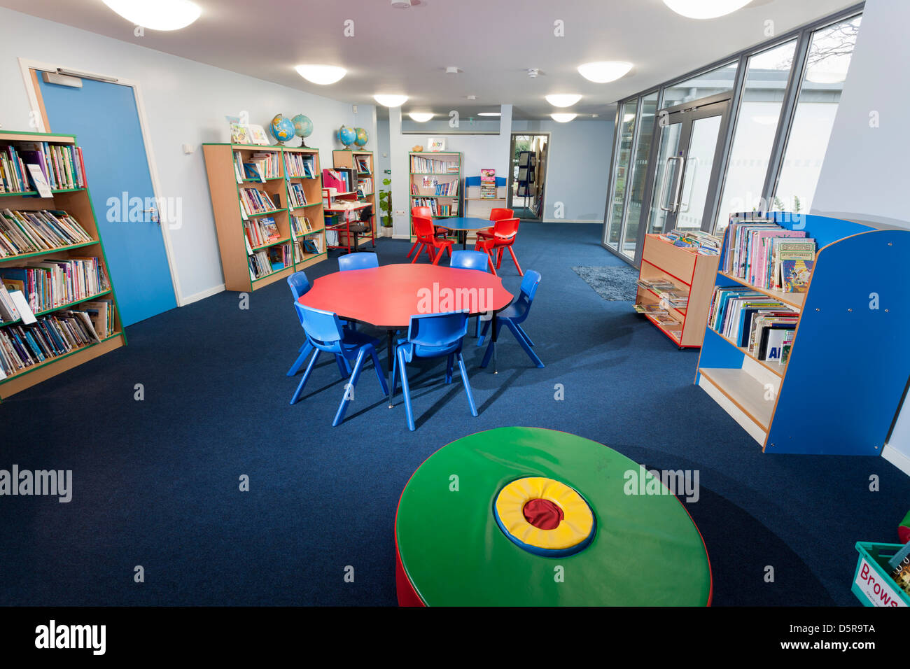 Bibliothèque de l'école primaire de tous les Saints, Wokingham Banque D'Images