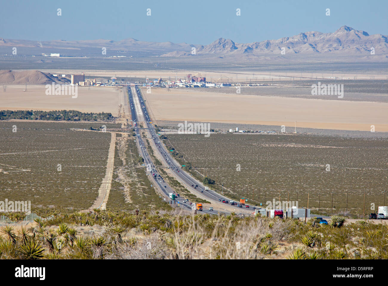 L'Interstate 15 dans le désert du Mojave Banque D'Images