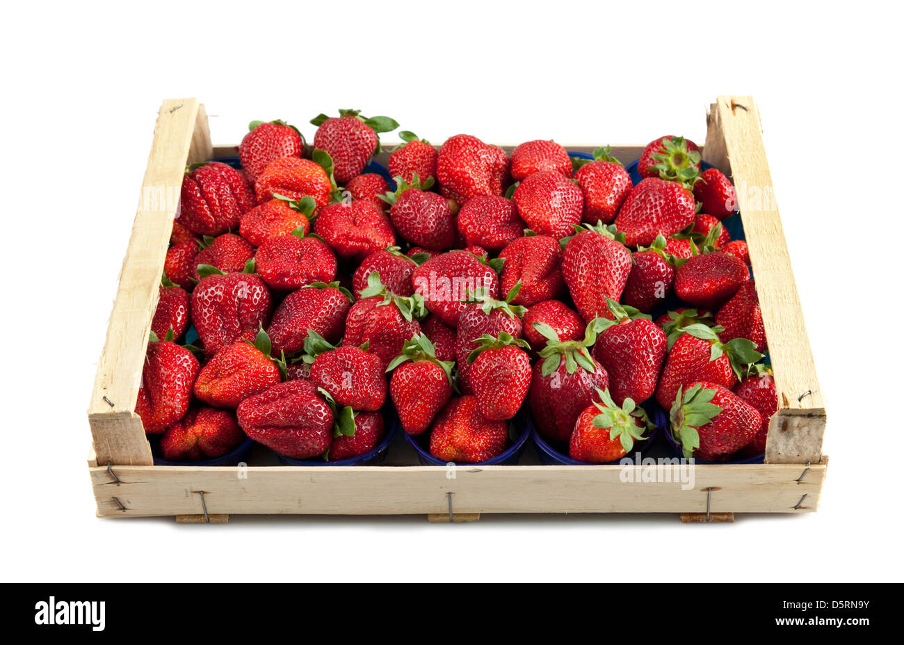 Fraises fraîches, dans un coffret en bois Banque D'Images
