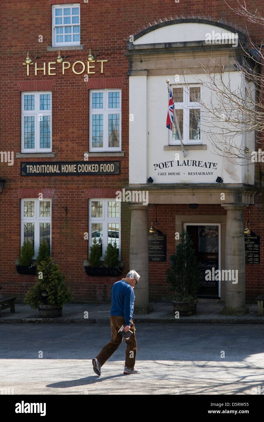 Le poète Laureate pub Poundbury village, nouveau développement de la ville sur le Duché de Cornwall Estate. Prince Charles a surnommé le pub de Poundbury le poète lauréat, en mémoire du regretté Ted Hughes. Dorchester Dorset 2000s, 2013 Royaume-Uni HOMER SYKES. Banque D'Images