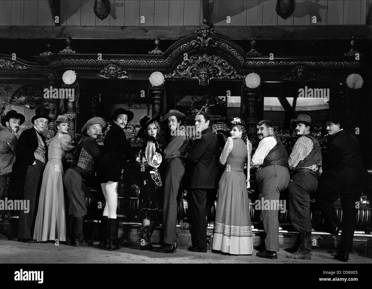 MISCHA AUER, Marlene Dietrich, JAMES STEWART, BRIAN DONLEVY, DESTRY RIDES AGAIN, 1939 Banque D'Images