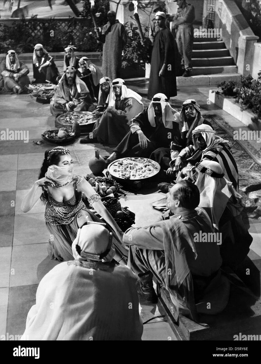 YVONNE DE CARLO, ALBERT LIEVEN, HÔTEL SAHARA, 1951 Banque D'Images
