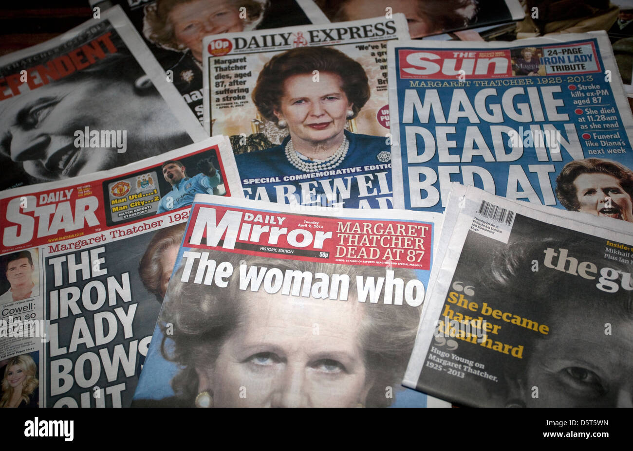 Le quotidien national britannique sur les pages avant la mort de Margaret Thatcher Banque D'Images