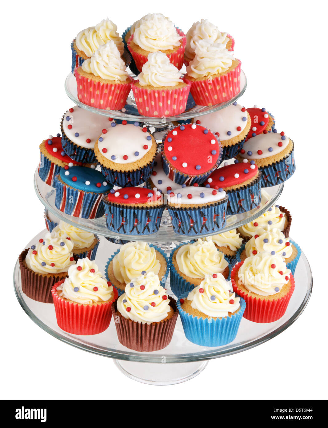 Rouge, blanc et bleu CUPCAKES ON CAKE STAND Banque D'Images