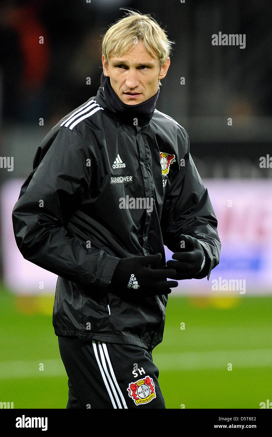 L'Hyypiae Leverkusen Sami gestionnaire est vu avant le match de football de la Bundesliga entre le Bayer Leverkusen et le FC Schalke 04 à BayArena à Leverkusen, Allemagne, 17 novembre 2012. Photo : Marius Becker Banque D'Images