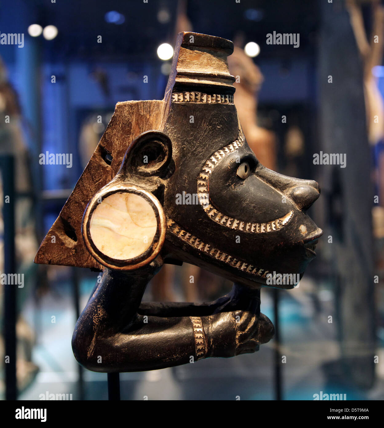 Ornement de proue. Marovo Lagoon. Nouvelle Géorgie. Îles Salomon.1880-1900.bois.nacre Banque D'Images