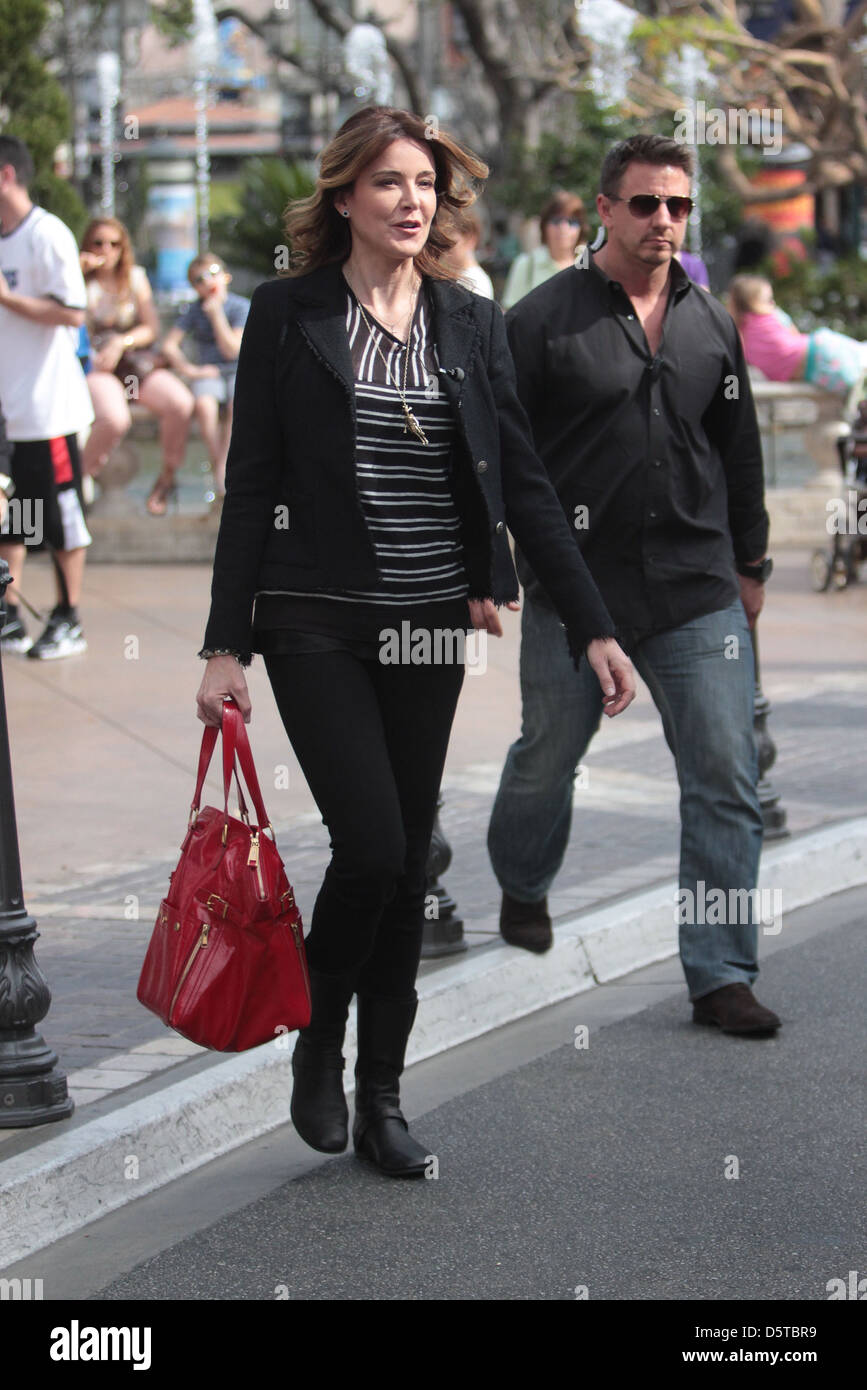 Christa Miller au bosquet de l'Entertainment News Programme 'Extra' Los Angeles, Californie - 21.02.12 Banque D'Images