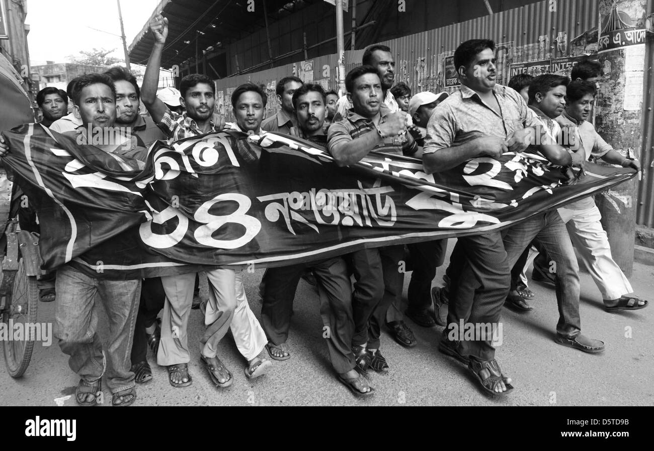 Dhaka, Bangladesh. 9 avril 2013. Bangladesh National Party sortent une protestation au cours de la grève nationale appelée par l'opposition Parti nationaliste du Bangladesh (BNP) et de ses alliés au Vieux Dhaka le 09 avril 2013. La BNP et ses alliés Jamaat-e-Islami et son aile étudiante Islami Chhatra Shibir appliquée une grève générale de 36 heures dans tout le pays surtout pour exiger la libération de leurs dirigeants et militants arrêtés plus tôt cette semaine. Credit : ZUMA Press, Inc. / Alamy Live News Banque D'Images Dhaka, Bangladesh. 9 avril 2013. Bangladesh National Party sortent une protestation au cours de la grève nationale appelée par l'opposition Parti nationaliste du Bangladesh (BNP) et de ses alliés au Vieux Dhaka le 09 avril 2013. La BNP et ses alliés Jamaat-e-Islami et son aile étudiante Islami Chhatra Shibir appliquée une grève générale de 36 heures dans tout le pays surtout pour exiger la libération de leurs dirigeants et militants arrêtés plus tôt cette semaine. Credit : ZUMA Press, Inc. / Alamy Live News Banque D'Images