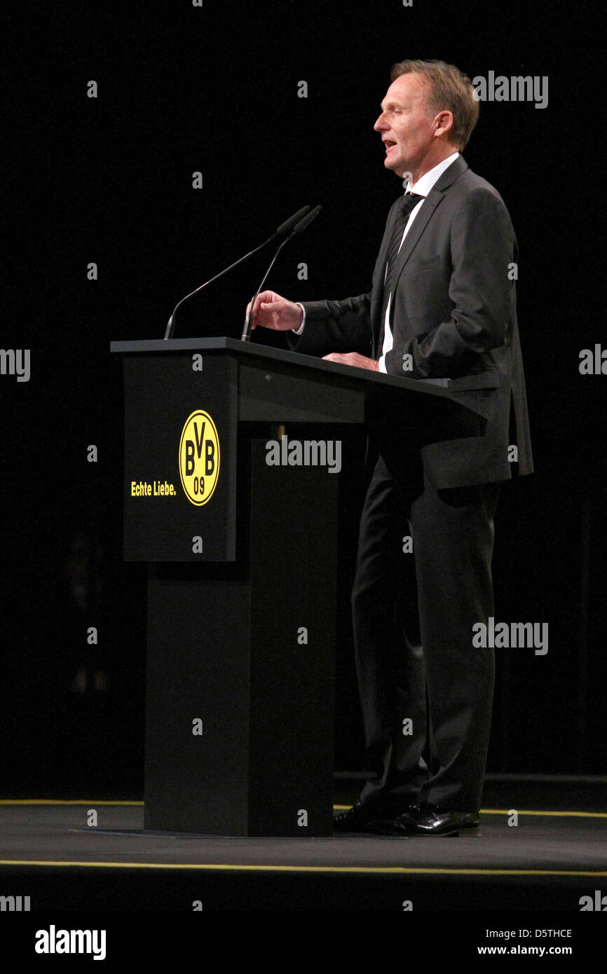 Le PDG de Borussia Dortmund Hans-Joachim Watzke donne un discours à l'assemblée générale du club au Westfalenhalle à Dortmund, en Allemagne, le 25 novembre 2012. BVB Dortmund a invité ses membres à l'assemblée générale annuelle. Photo : Kevin Kurek Banque D'Images