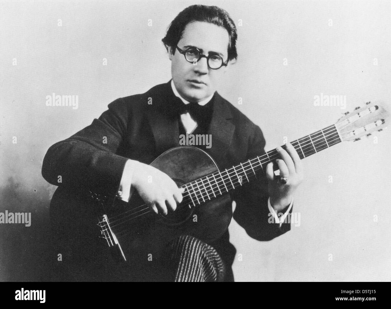 Andres segovia spanish guitarist Banque de photographies et d'images à  haute résolution - Alamy