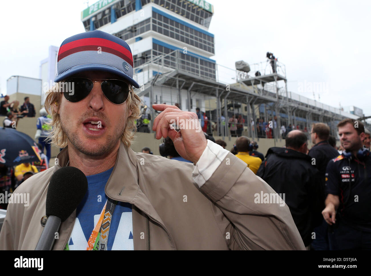 L'acteur américain Owen Wilson vu avant le début le Grand Prix de Formule 1 du Brésil à l'Autodromo Jose Carlos Pace à Sao Paulo, Brésil, 25 novembre 2012. Photo : Jens Buettner/dpa Banque D'Images