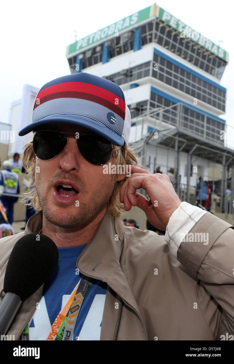 L'acteur américain Owen Wilson vu avant le début le Grand Prix de Formule 1 du Brésil à l'Autodromo Jose Carlos Pace à Sao Paulo, Brésil, 25 novembre 2012. Photo : Jens Buettner/dpa Banque D'Images