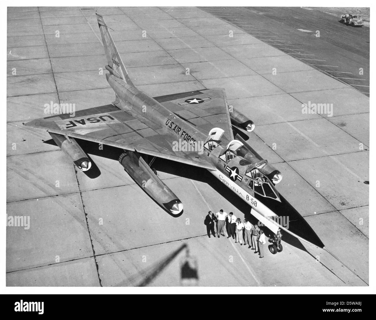Le Convair YB-58A-1-CF Hustler, un prototype de bombardier supersonique, a été développé par Convair pour l'US Air Force dans les années 1950 Il fut l'un des premiers bombardiers à réaction capables d'atteindre des vitesses supérieures à Mach 2. Banque D'Images