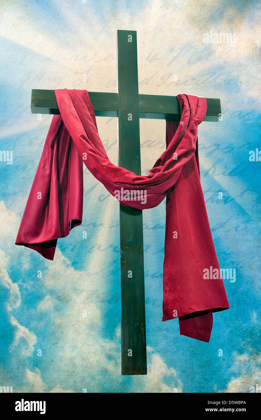 La croix chrétienne sur un fond du ciel Banque D'Images