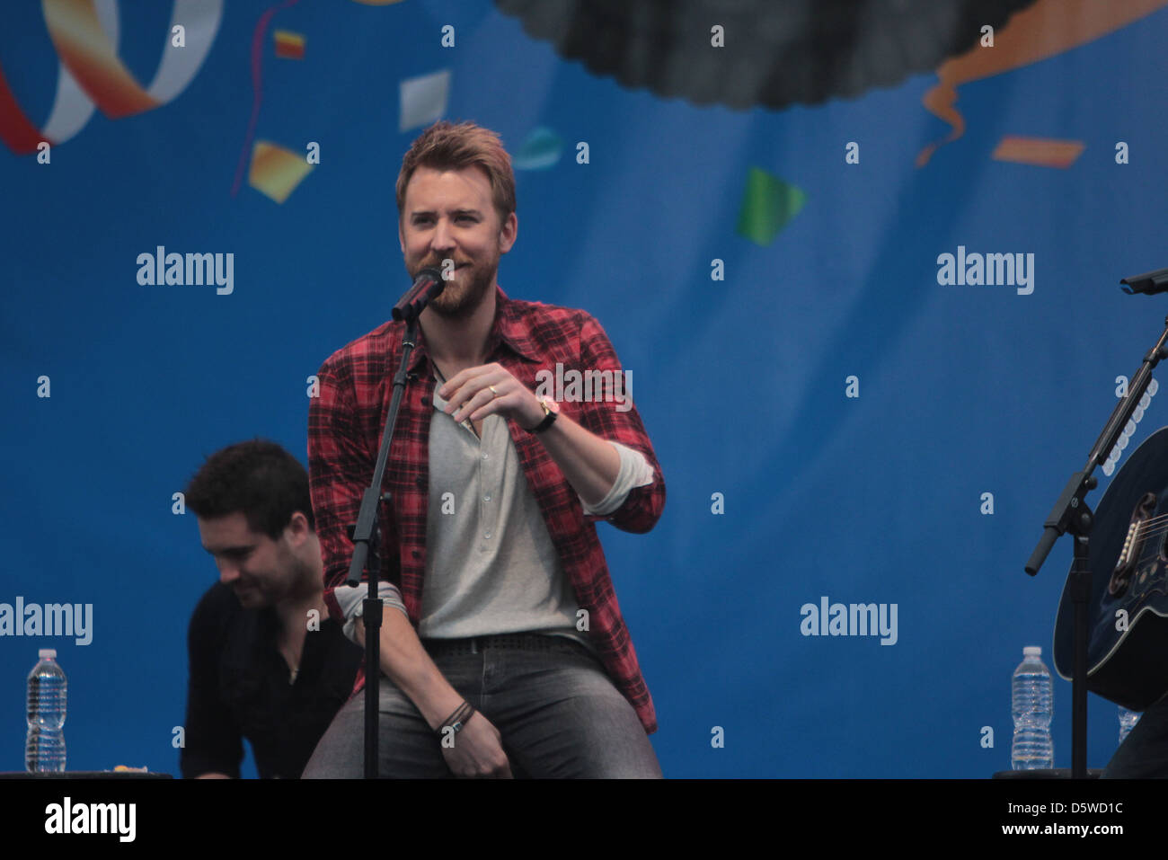 Dave Haywood Lady Antebellum effectuer du Grove pour célébrer le 100e anniversaire de l'Oreo Los Angeles, Californie - Banque D'Images