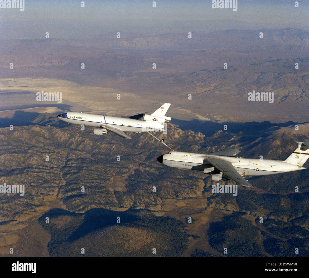 McDonnell Douglas KC-10A Extender' 'ravitaille un Lockheed C-5A 'Galaxy'. Banque D'Images