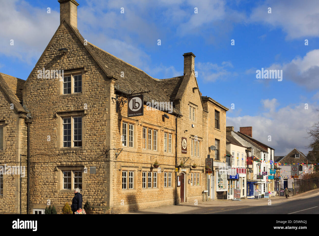 Amer et Twisted pub restaurant à Cotswold ville de Chipping Norton, Oxfordshire, England, UK, Grande-Bretagne Banque D'Images