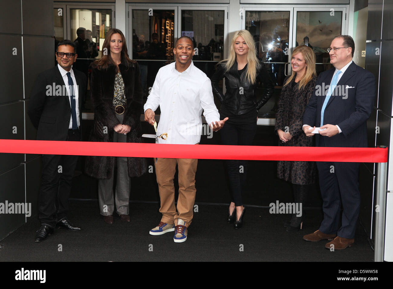 Naeem Khan, Stephanie Winston-Wolkoff, Victor Cruz, Kate Upton, Lisa Holladay, Peter Levy New York Fashion Week - New York Banque D'Images Naeem Khan, Stephanie Winston-Wolkoff, Victor Cruz, Kate Upton, Lisa Holladay, Peter Levy New York Fashion Week - New York Banque D'Images