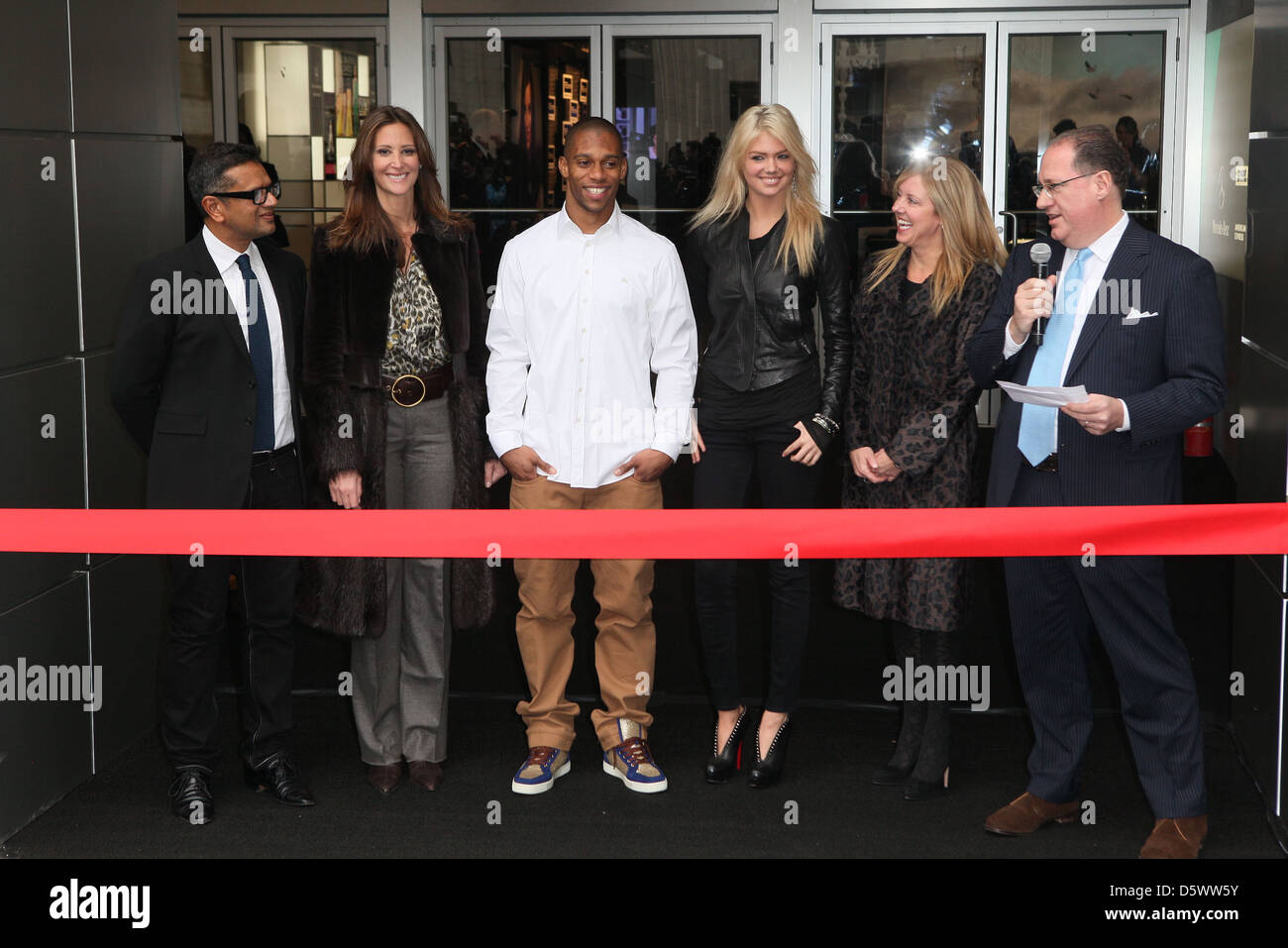 Naeem Khan Stephanie Winston-Wolkoff Victor Cruz Kate Upton Lisa Holladay Peter Levy de New York New York Fashion WeekNew Banque D'Images Naeem Khan Stephanie Winston-Wolkoff Victor Cruz Kate Upton Lisa Holladay Peter Levy de New York New York Fashion WeekNew Banque D'Images