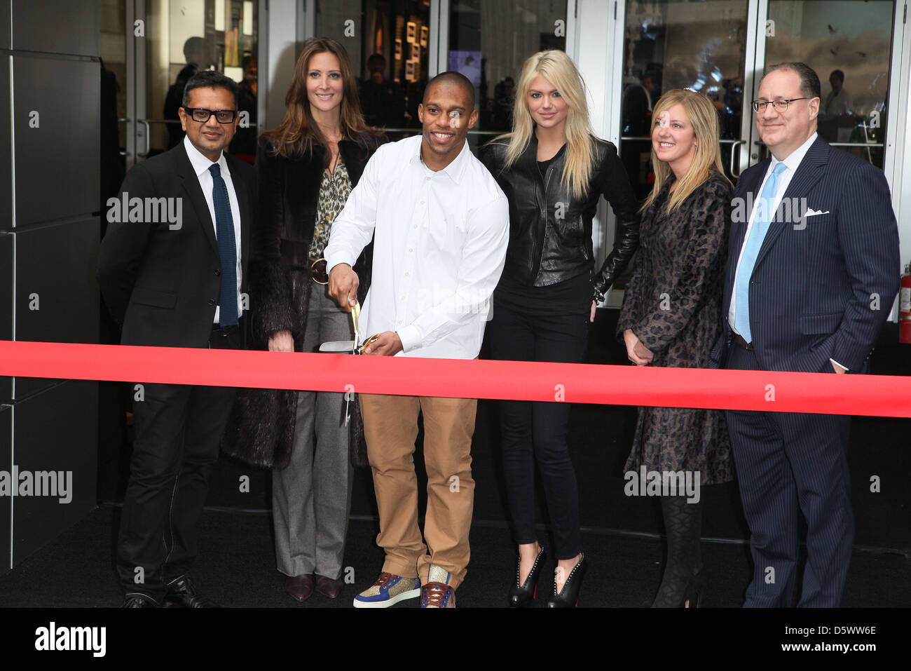 Naeem Khan, Stephanie Winston-Wolkoff, Victor Cruz, Kate Upton, Lisa Holladay, Peter Levy New York Fashion Week - New York Banque D'Images Naeem Khan, Stephanie Winston-Wolkoff, Victor Cruz, Kate Upton, Lisa Holladay, Peter Levy New York Fashion Week - New York Banque D'Images