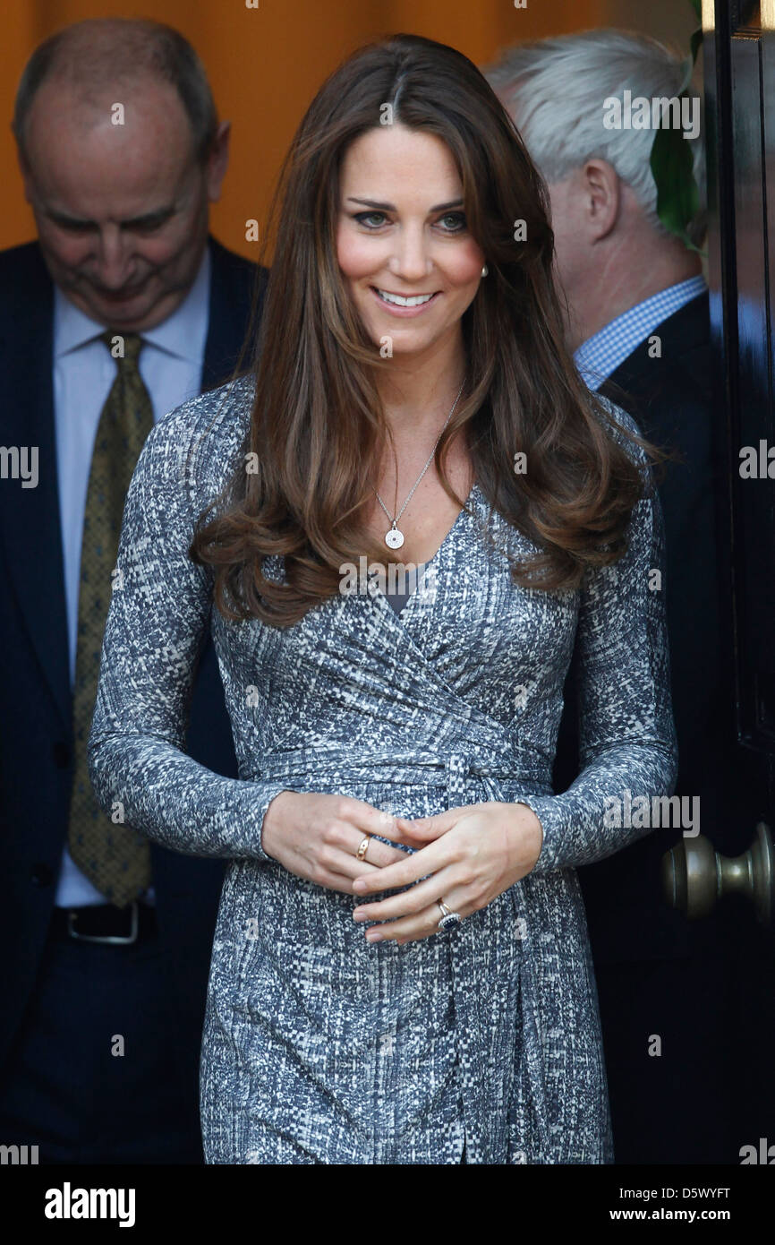 Catherine la duchesse de Cambridge se rend à un organisme de bienfaisance de la toxicomanie pour rencontrer des femmes remet de l'alcool et de la toxicomanie Banque D'Images